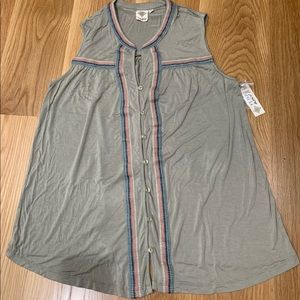 Ladies sleeveless stand collar embroidery button front top